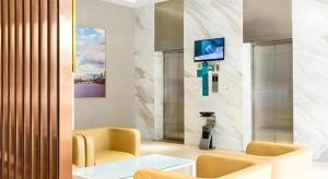 a room with two chairs and a tv on a wall at City Comfort Inn Nanning Qingxiu Wanda Dongge Road Metro Station in Nanning