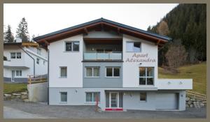 Budynek, w którym mieści się apartament
