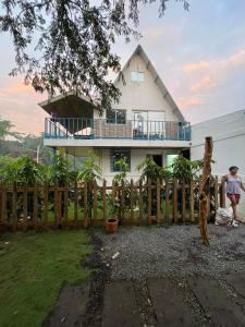 Κήπος έξω από το La Otra Casa