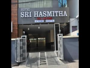 a entrance to a building with a sign on it at Hotel Sri Hasmitha in Vijayawāda