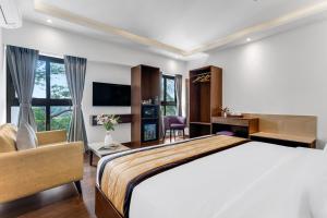 TV a/nebo společenská místnost v ubytování SinQ Symbol