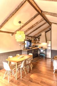 a kitchen with a wooden table and chairs at Fully renovated cabin in Villa Cerro Castillo, Patagonia in Villa Cerro Castillo