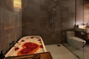 Koupelna v ubytování NAVA Ubud Villas + 10 fotografií