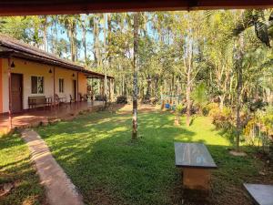 En have udenfor Isiri Holiday Homes