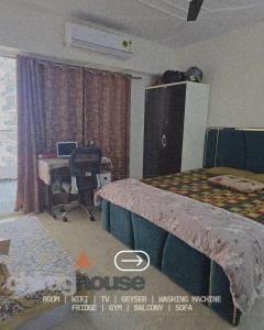 Postel nebo postele na pokoji v ubytování Chirag House Living