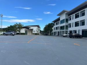 Το κτήριο όπου στεγάζεται  το ξενοδοχείο +7 φωτογραφίες