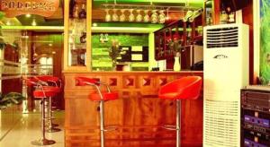 Ο χώρος του lounge ή του μπαρ στο Ha Oanh Hotel