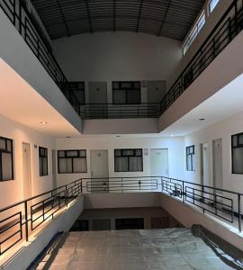 Blick auf eine Turnhalle mit einem großen Raum in der Unterkunft Hotel Descanso in Santa Ana Chiautempan