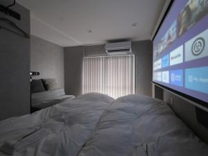 Ένα ή περισσότερα κρεβάτια σε δωμάτιο στο Ōizumigakuen House -大泉学園ハウス- 池袋まで15分 高速Wi-Fi アニメの聖地