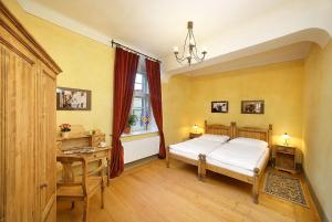 Postel nebo postele na pokoji v ubytování Pension Zámecká Apartmá - Castle Apartments