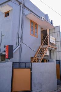 Tòa nhà nơi chỗ nghỉ nhà dân tọa lạc