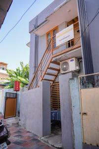 Tòa nhà nơi chỗ nghỉ nhà dân tọa lạc