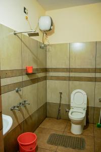 Phòng tắm tại AnanthaSayanam Homestay Near Sri Padmanabha Swamy Temple