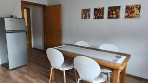 Kuchyň nebo kuchyňský kout v ubytování Ferienwohnung Heidfellersch