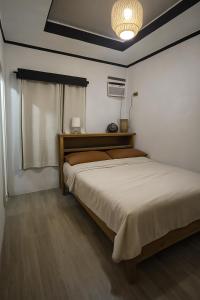 En eller flere senge i et værelse på Shaka Soul Siargao