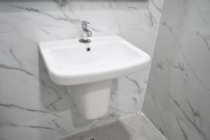 Koupelna v ubytování Cozy Homes - Deluxe 2 BHK, 2 Queen beds + 2 fotografie