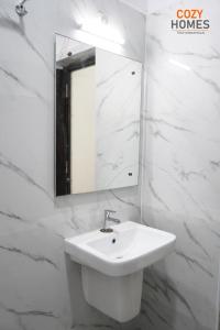 Koupelna v ubytování Cozy Homes - Deluxe 2 BHK, 2 Queen beds