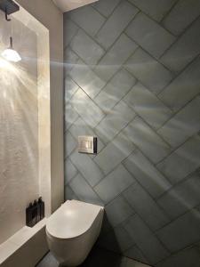 Phòng tắm tại AMRAI Magnetic +16 ảnh