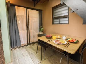 Φαγητό σε αυτό το πανδοχείο ή κάπου εκεί κοντά