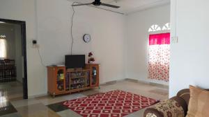 Μια τηλεόραση ή/και κέντρο ψυχαγωγίας στο Rumah Singgah Kita Gunung Ledang