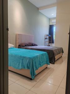 Giường trong phòng chung tại pangkor 71 homestay