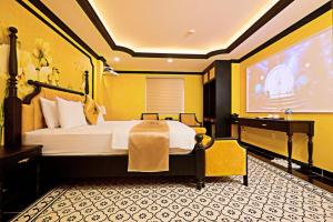 Ένα ή περισσότερα κρεβάτια σε δωμάτιο στο Royal Hotel Hồ Chí Minh