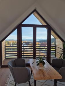 En balkon eller terrasse på Domek Pod Babim Szczytem