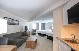 TV a/nebo společenská místnost v ubytování Quality Inn & Suites