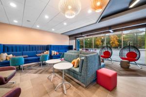 Χώρος καθιστικού στο Tru By Hilton Brockton