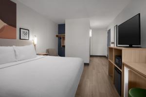 Μια τηλεόραση ή/και κέντρο ψυχαγωγίας στο Spark by Hilton Denver East I 70