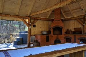 an outdoor kitchen with a brick oven in a house at Cabana Victor in Sighetu Marmaţiei