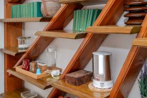 a wooden shelf with a blender on it at Chicca Di Francesca- Santa Teresa in Santa Teresa Gallura