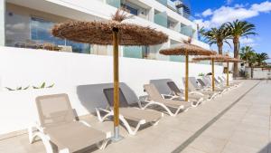 Μπαλκόνι ή βεράντα στο Calm Beach Apartments +24 φωτογραφίες