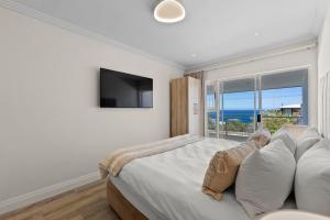 Μια τηλεόραση ή/και κέντρο ψυχαγωγίας στο L X I Camps Bay