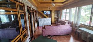 TV a/nebo společenská místnost v ubytování Cosmic Buddha Bnb