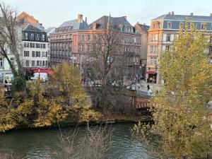 Výhled na řeku, která protéká v blízkosti apartmánu