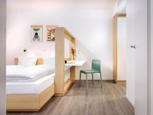 a bedroom with a bed and a desk and a chair at smartments Hamburg Hamm in Hamburg