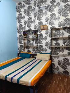 a bedroom with two beds in a room with black and white wallpaper at Shri Krishna Residency in Sawāi Mādhopur