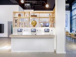a display case in a room with vases at smartments Hamburg Hamm in Hamburg