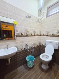 Ένα μπάνιο στο Lago Luxe Inn