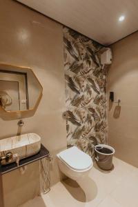 Ванная комната в Kaustubh farm by Classy stay +16 фотографий