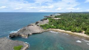 Fotografie z fotogalerie ubytování Casa La Cueva Apt 2 Boho Oceanfront House v destinaci Arecibo