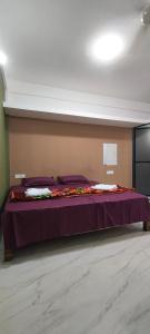 Ένα ή περισσότερα κρεβάτια σε δωμάτιο στο Sai Homestay