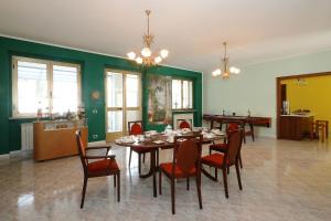 Χώρος καθιστικού στο Luxurious Mountain Villa with Pool in Fairytale-like Puglia