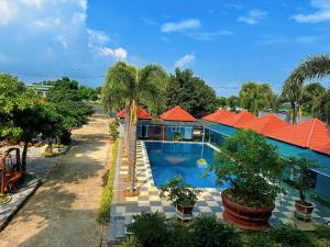 an overhead view of a house with a swimming pool at Ven Song Riverside Hotel in Ho Tram