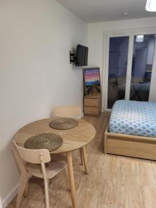 Μια τηλεόραση ή/και κέντρο ψυχαγωγίας στο Studio Aix-les-Bains