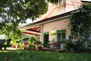 Vườn quanh Nirvana Hiri