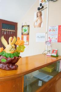 a desk with a glass display of food on it at Quang Linh Motel Thanh Hóa in Thanh Hóa