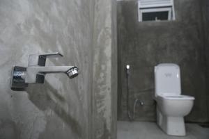 Ένα μπάνιο στο Colombo Mount Hostel