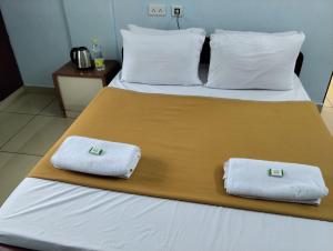 Una cama o camas en una habitación de Aruna homes -Lakshana- Thanjavur 31 fotos más